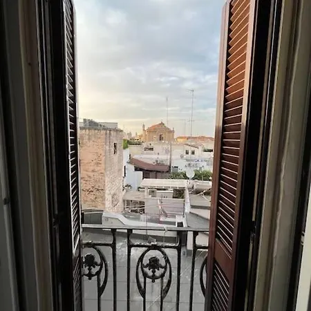 A Flat With A View In The Heart Of The Old Town Бари